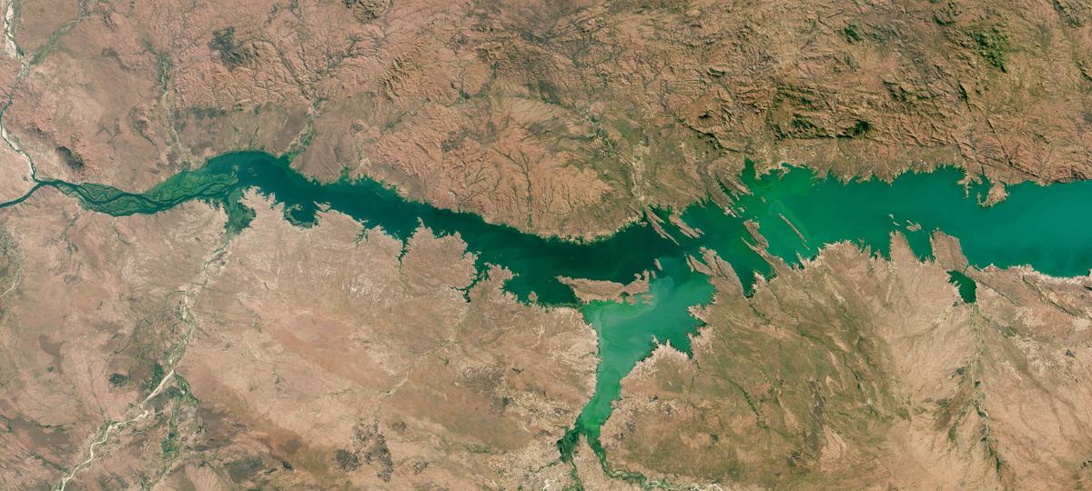 Low water levels on Mozambique’s Lago de Cahora Bassa