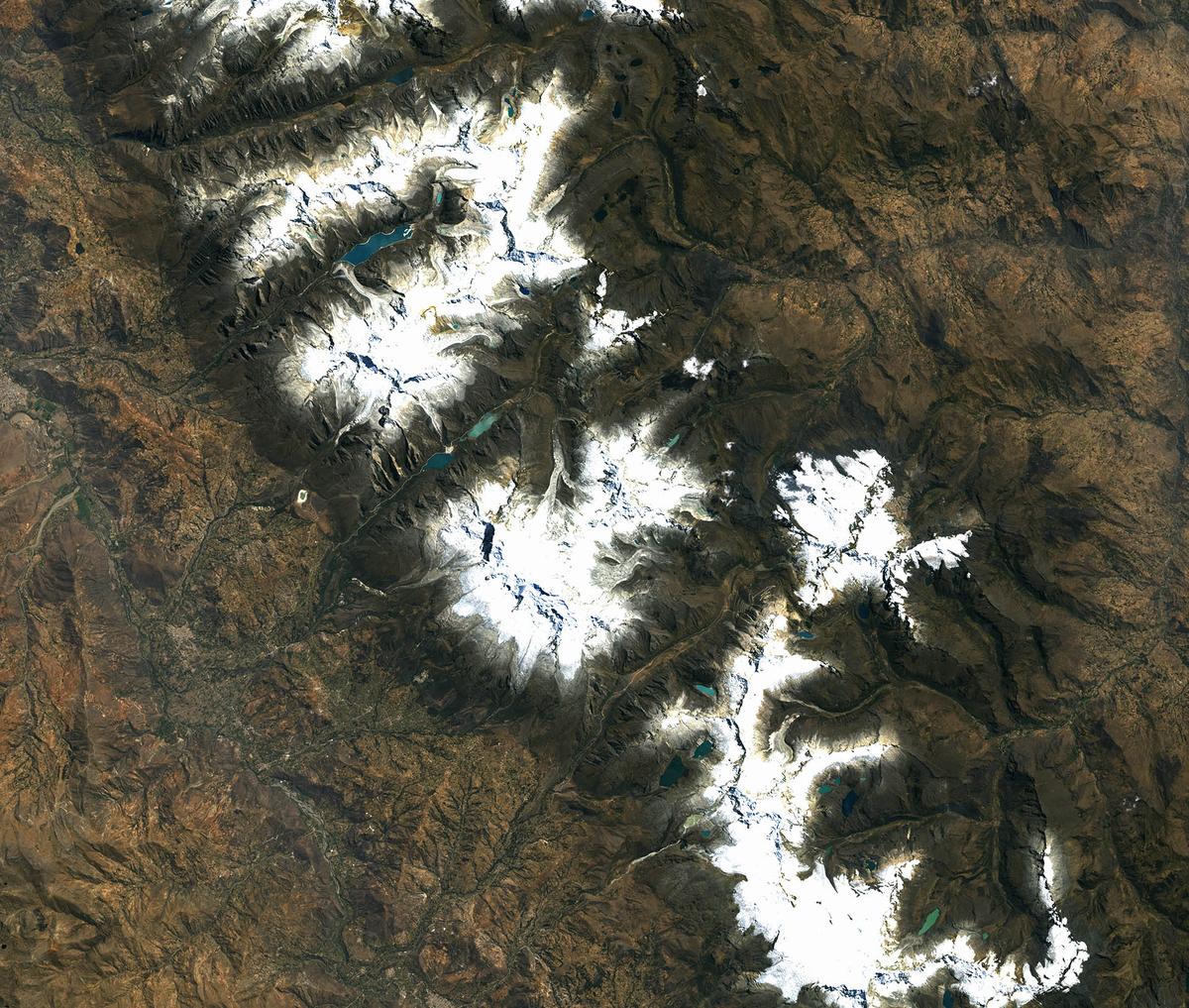 The beautiful Mount Huascarán in Peru