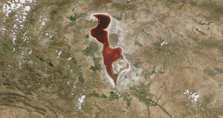 Lake Urmia turns red