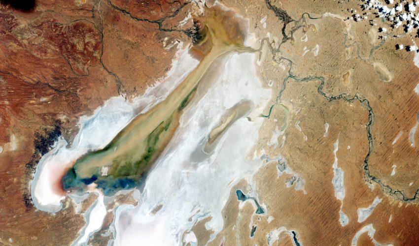 Lake Eyre - Australia's Largest Inland Lake