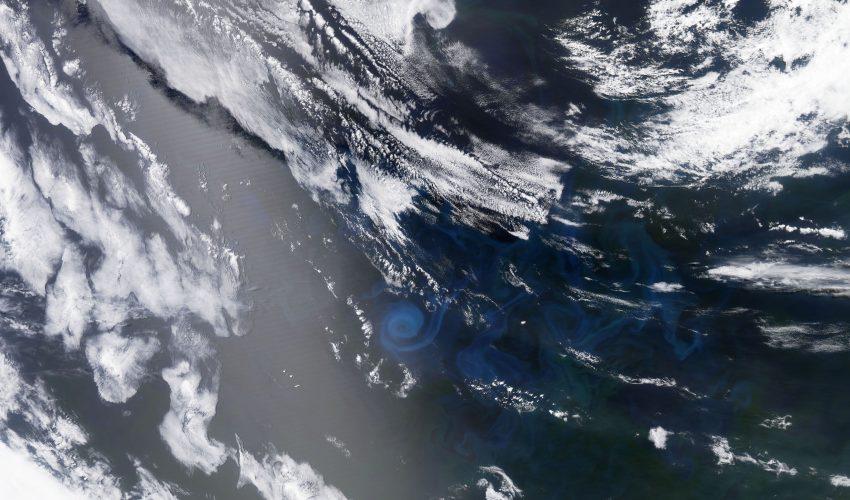 Spirals of plankton in the southeastern Indian Ocean