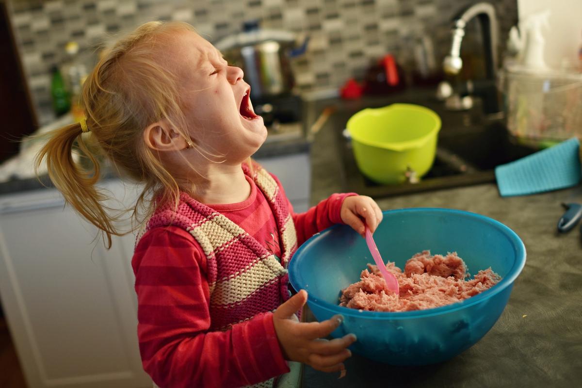 Are kids acting out because parents are addicted to smartphones?