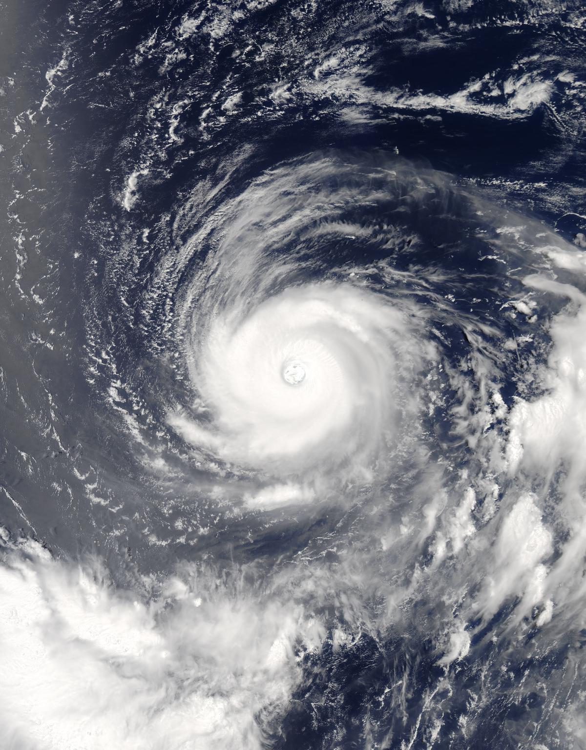 2017/08/Super-Typhoon-Noru-just-south-of-Japan.jpg