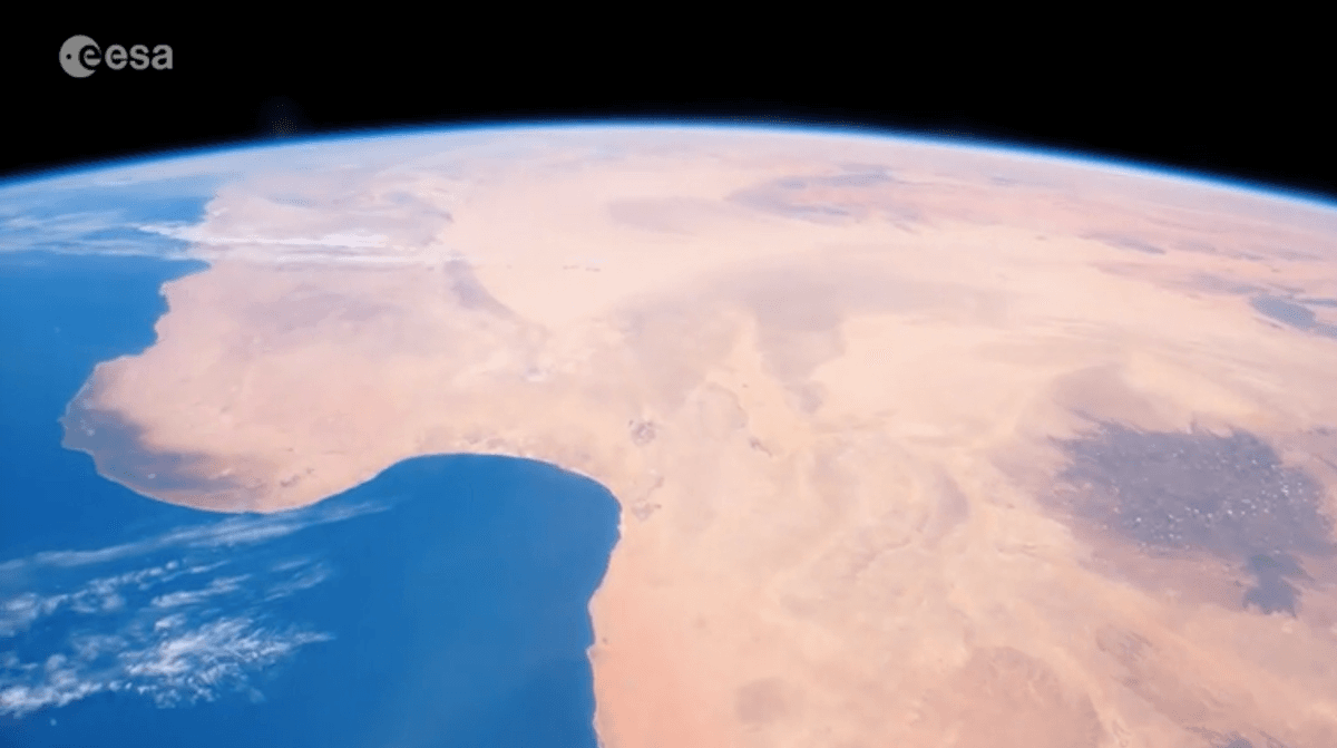 The colors of Earth