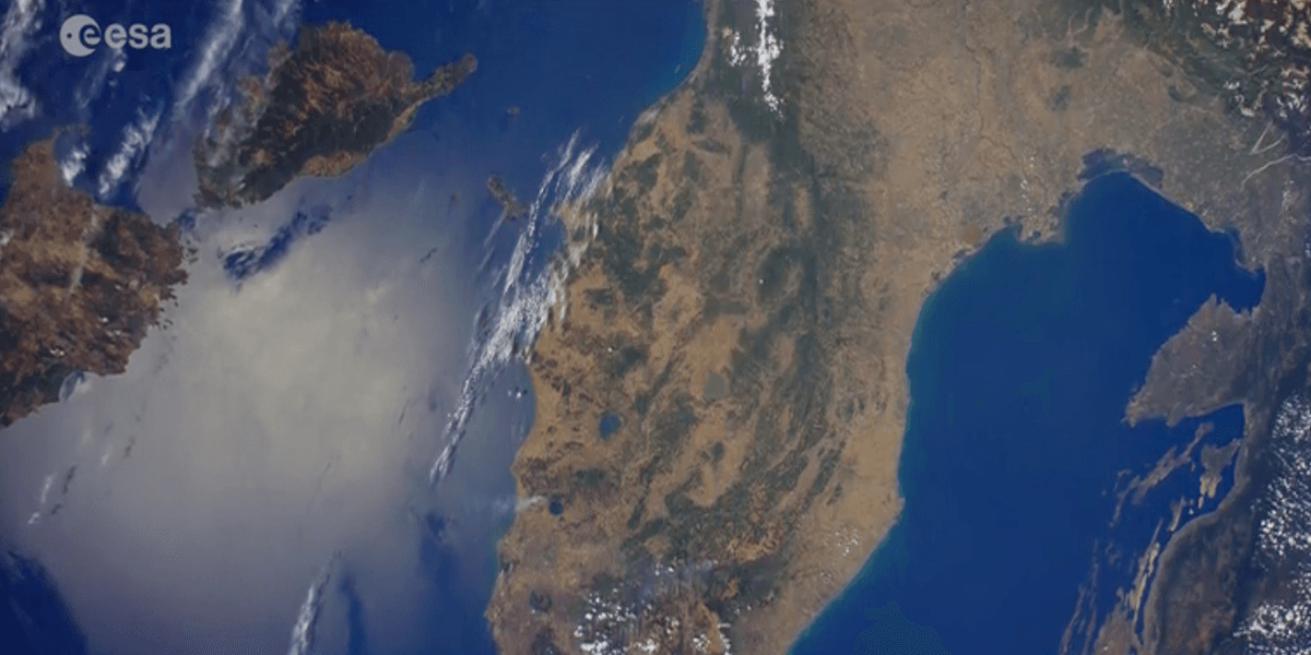 A real time flight over Italy