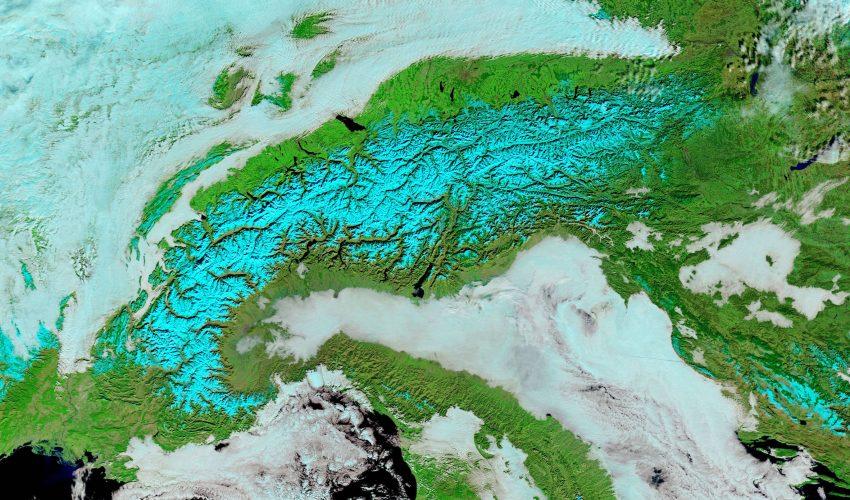 Heavy snow and cloud cover in the Alps