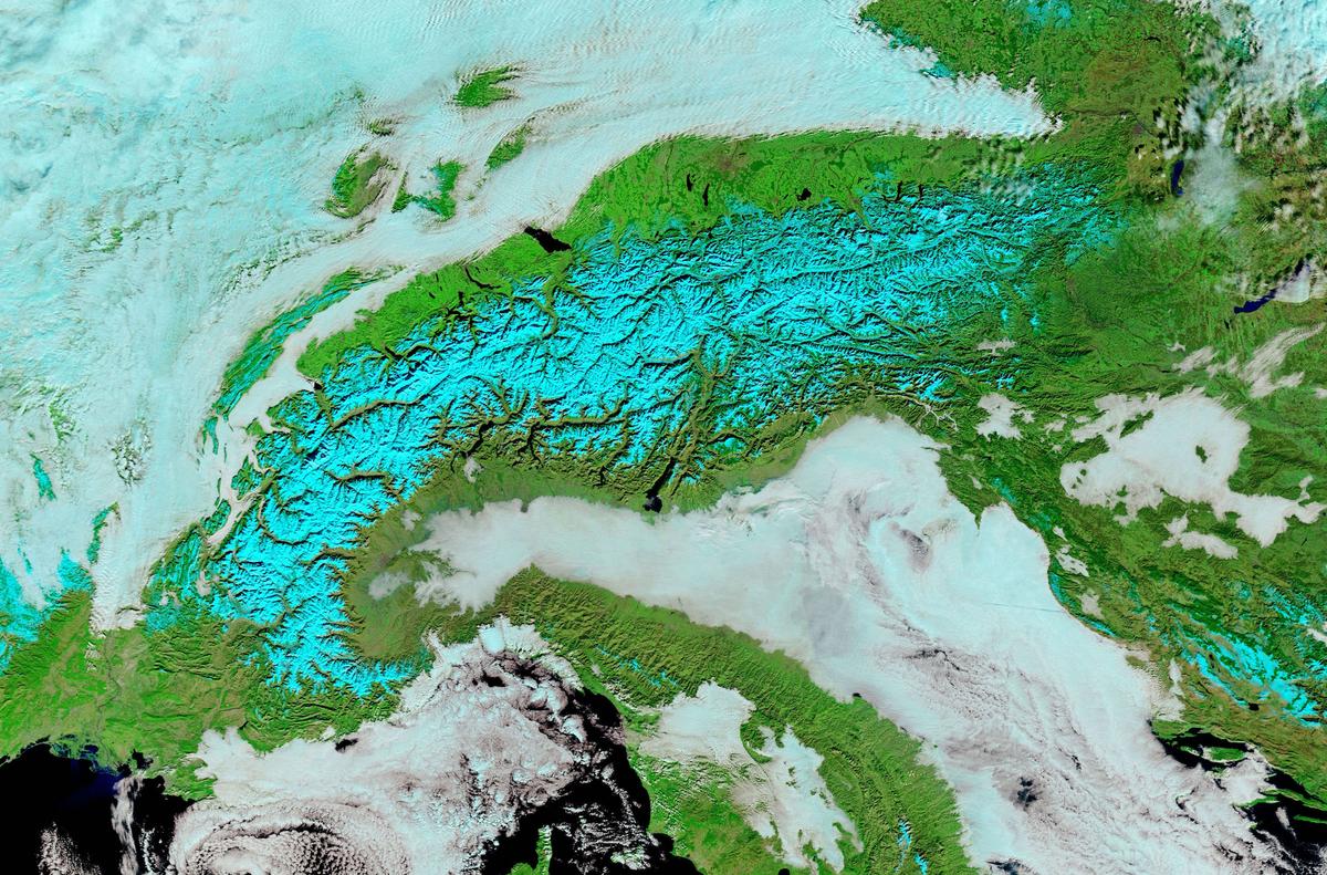 2018/02/Heavy-snow-and-cloud-cover-in-the-Alps.jpg