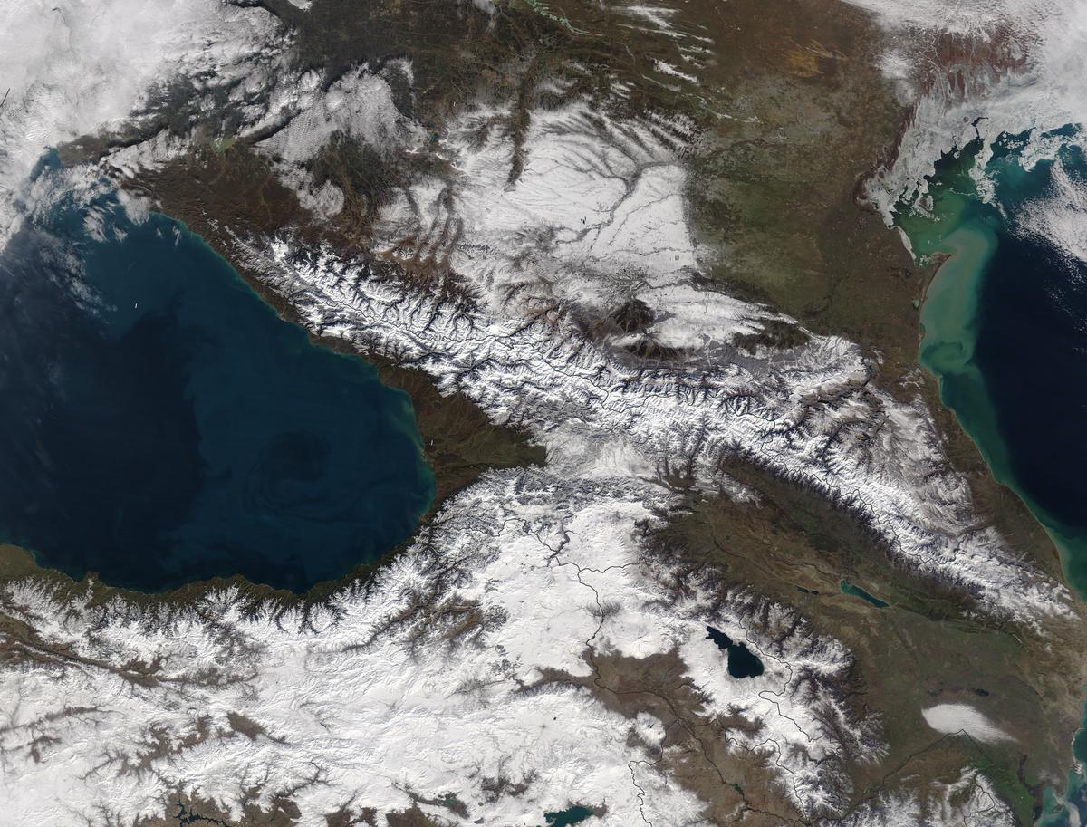 2018/02/Winter-over-the-Caucasus-Mountains-in-Russia.jpg