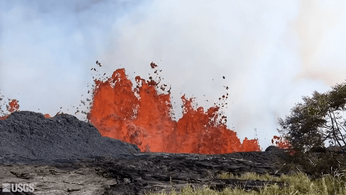 Kilauea lava fountain at at Fissure 20