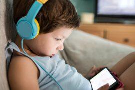 Screen time does not inhibit social skills among kids