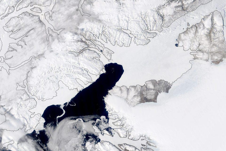 Arctic ice arch remains intact