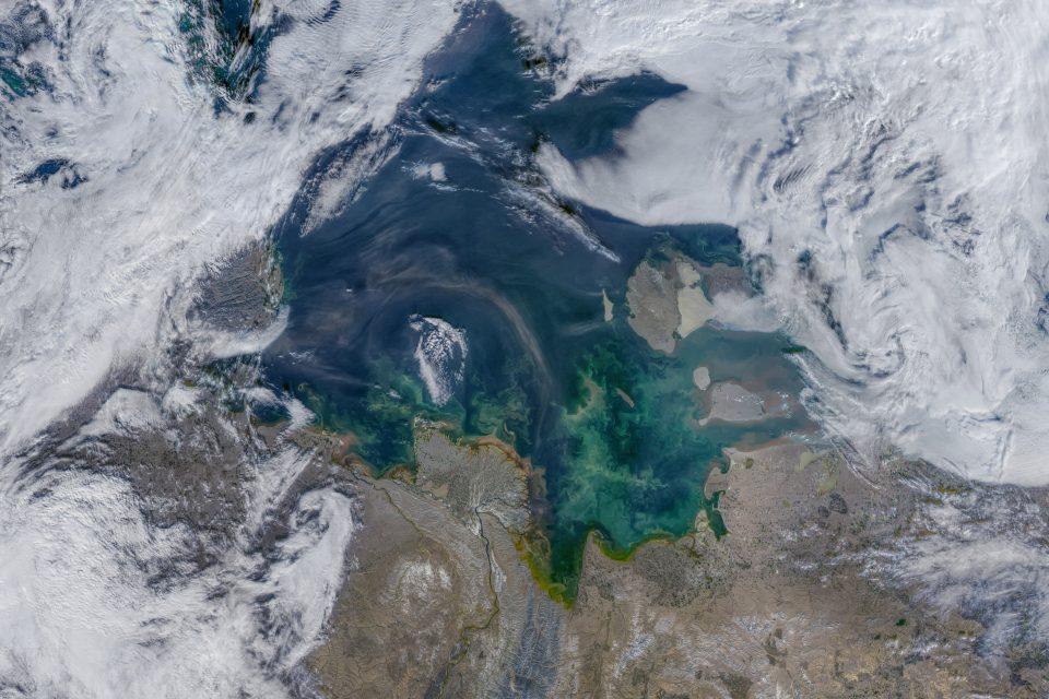 Sea ice retreat reveals brilliant colors in the Laptev Sea