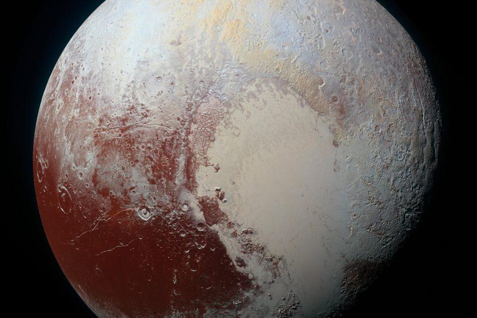 Ice-capped mountains discovered on Pluto