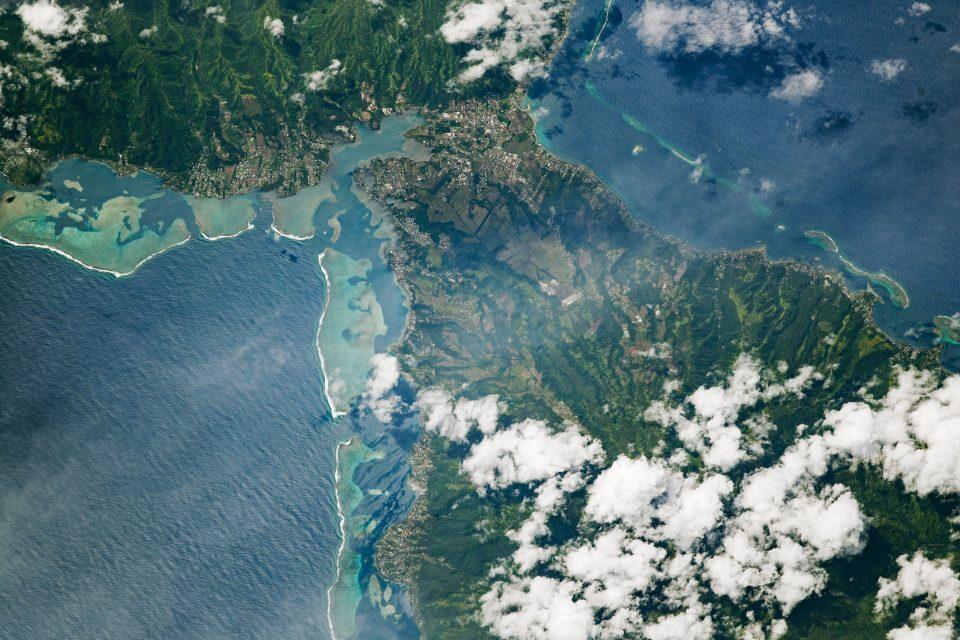 The fascinating coastline of Tahiti