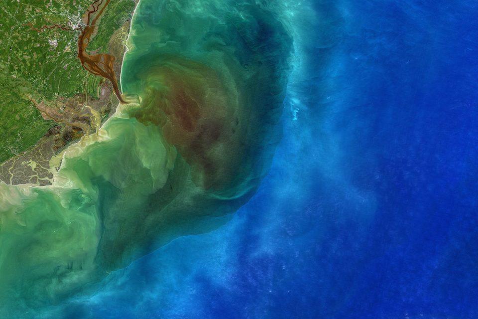 Blackwater rivers turn Winyah Bay brown