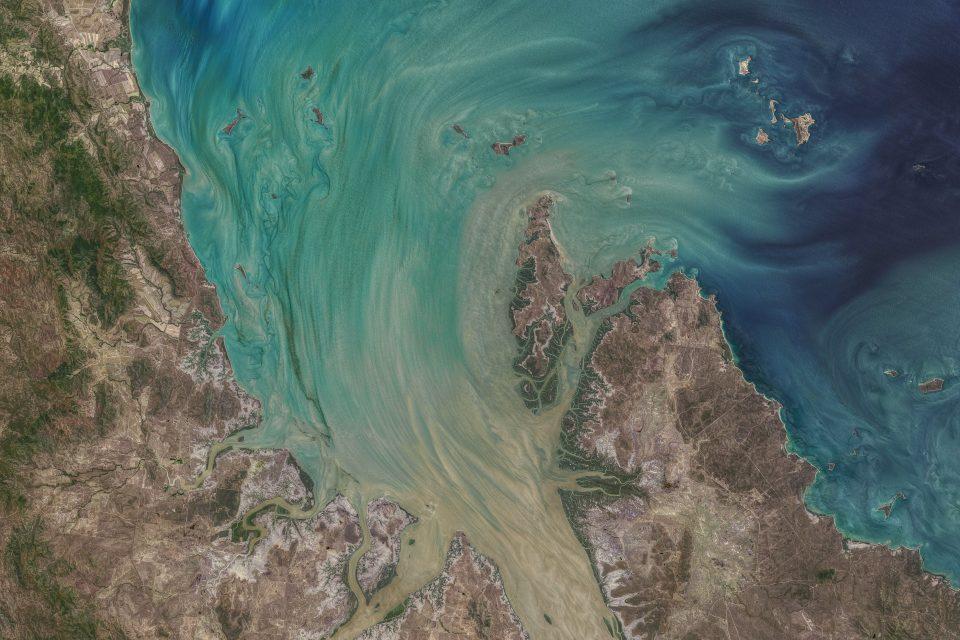 The peak of high tide in Broad Sound, Australia