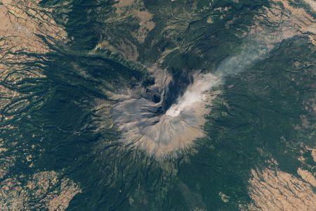 2021/01/popocatepetl_oli_20212_lrg3.jpg