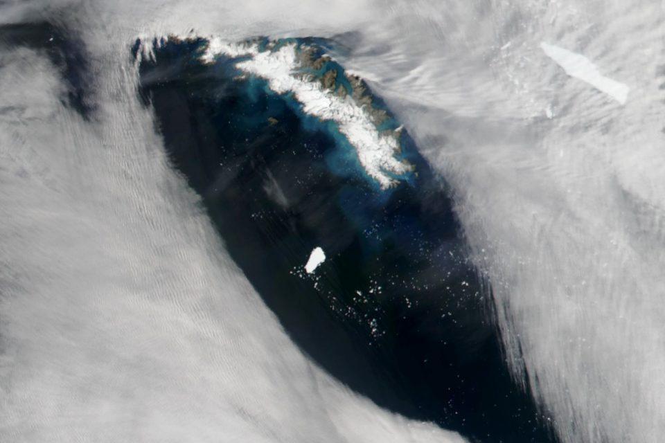 Antarctic iceberg continues to drift close to South Georgia