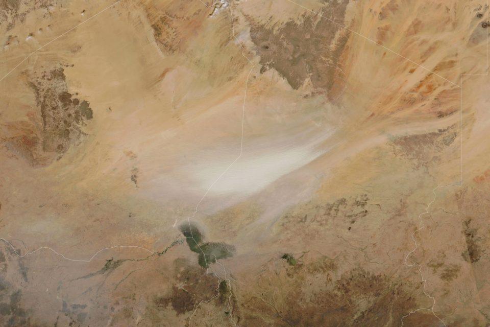 Ancient dust blows over the Bodélé Depression