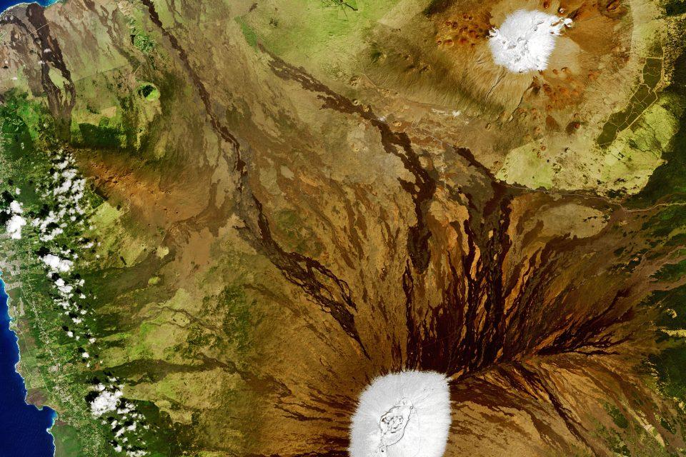 Snow on Hawaii's tallest peak