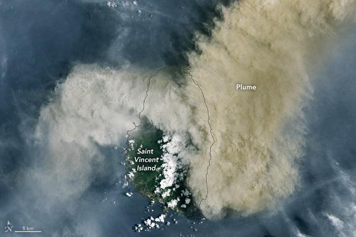 Explosive eruptions continue on the La Soufrière volcano