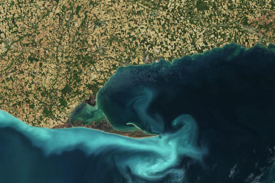 Colorful changes in Lake Erie