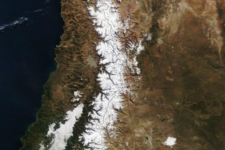 First snowstorm of 2021 in South America