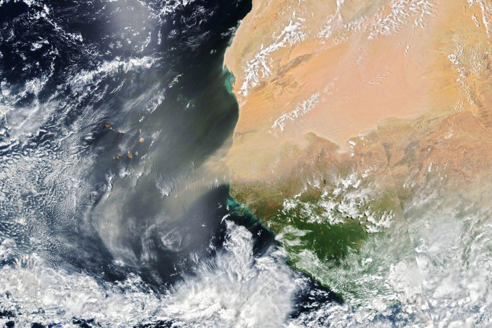 Dust storm over the central Atlantic Ocean