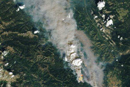 2021/07/bcfires_oli_2021181_lrg3.jpg