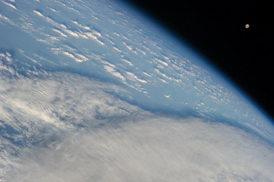22. The edge of the Earth