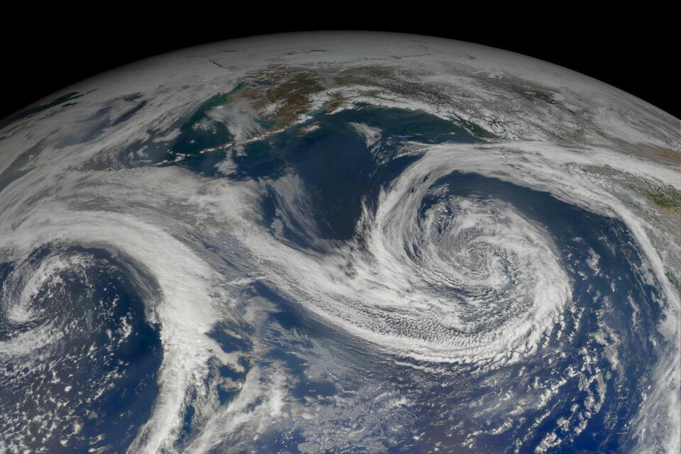 29. Comma clouds and a phytoplankton bloom