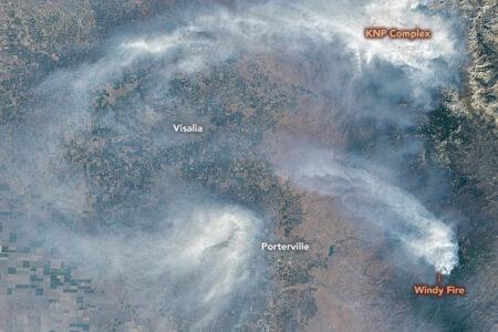 2021/09/sequoianpfire_oli_2021258.jpg