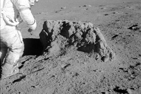 2021/09/Apollo14Hasselblad-.jpg