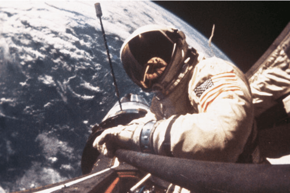 Astronaut Buzz Aldrin, pilot of the (NASA) spacecraft Gemini 12 performs stand up extra vehicular activity