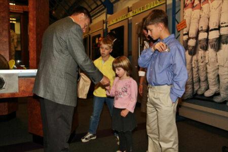 2021/10/astronaut-children-768w.jpg