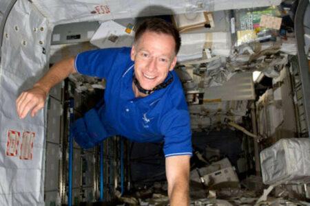 2021/10/astronaut-hoursinspace-768w.jpg