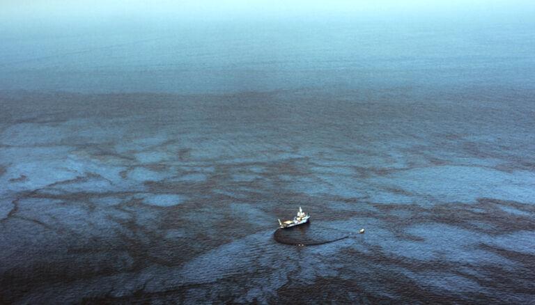 Lethal oil slicks