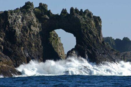 2021/10/rockformationontheFaralloneIslands-768w.jpg