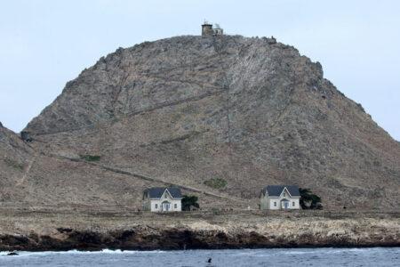 2021/10/3..oldlighthouseonFarallonIslands-768w.jpg