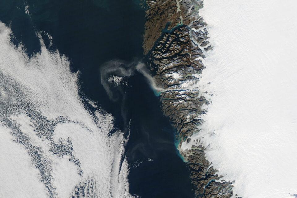 Large dust plumes stream off the coast of Greenland