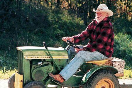 2021/11/tractor-768w.jpg