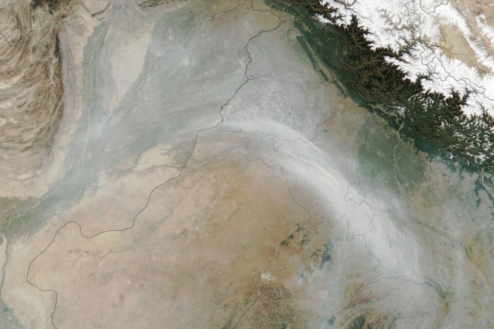 Fire activity in northwestern India exposes millions to smoke
