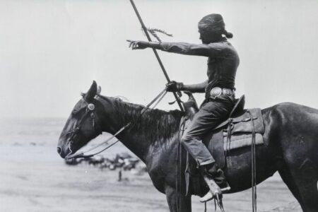 2022/01/7..Hopi-Indian-on-horse-1-768w.jpg