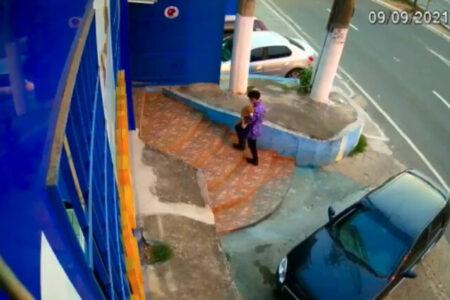 2022/01/08dogcapturedinsecuritycamera-768w.jpg
