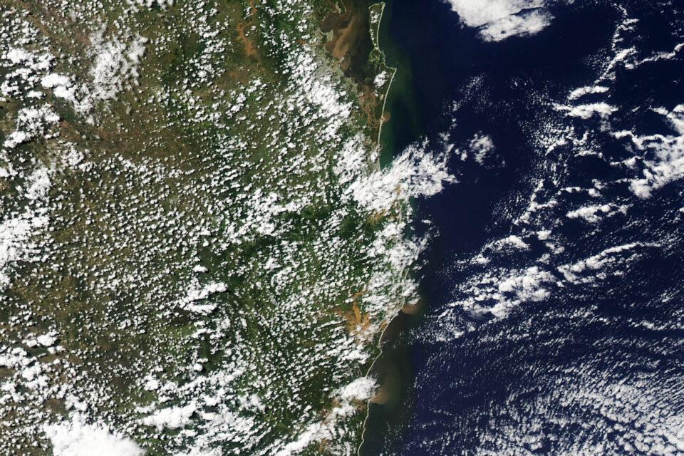 Torrential rains cause "horrific" flooding on the Gold Coast