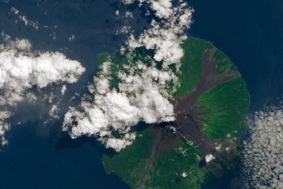 The Manam volcano is rumbling in the South Pacific