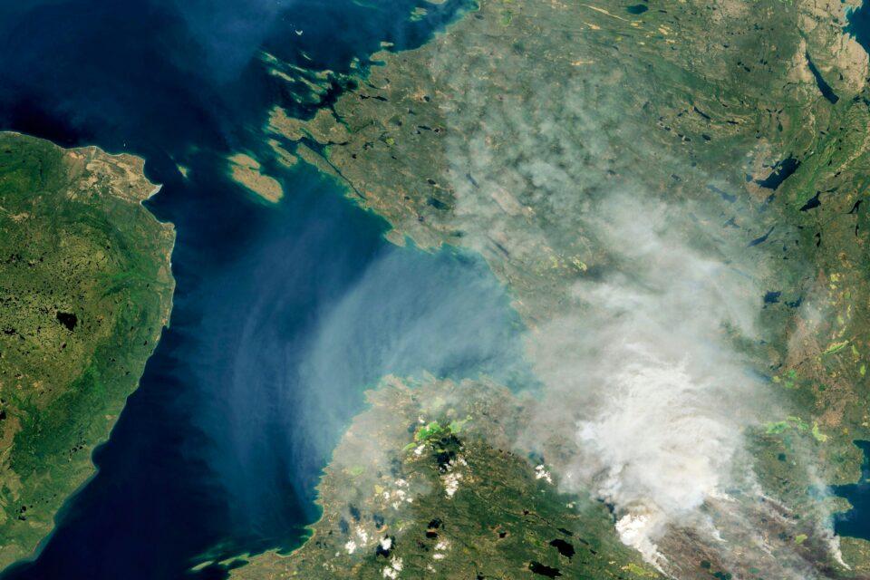 Lightning and heat sparked hundreds of fires in Canada
