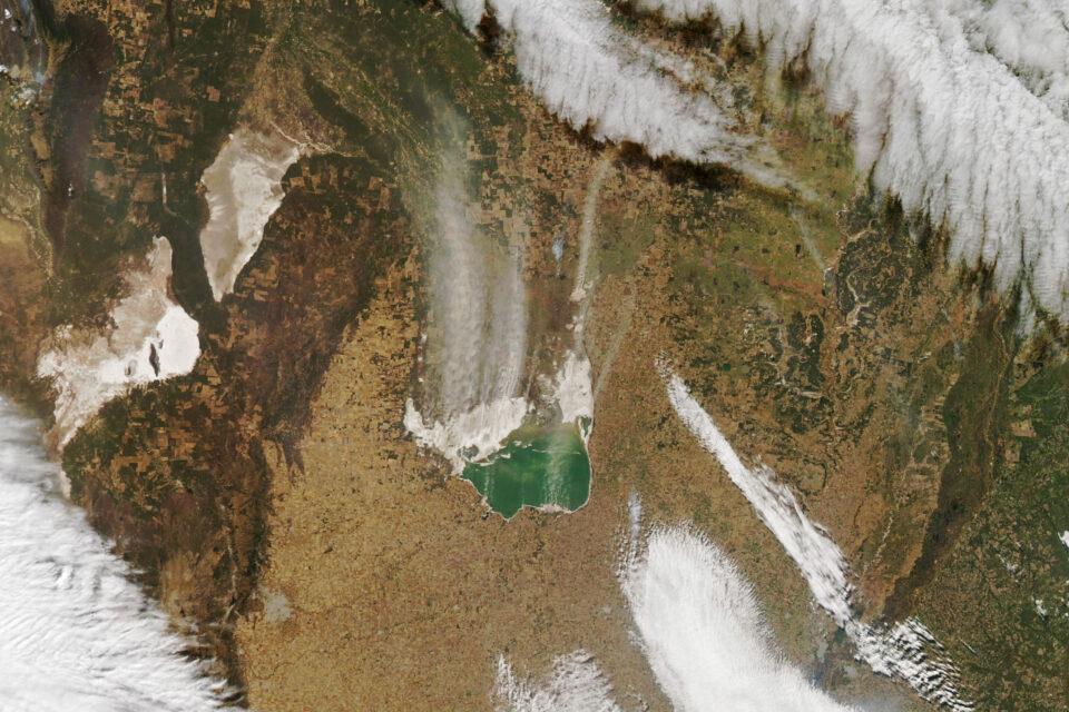 Dust streams over Mar Chiquita in central Argentina
