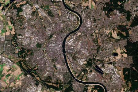 2022/08/Rhine_river_runs_dry.jpg