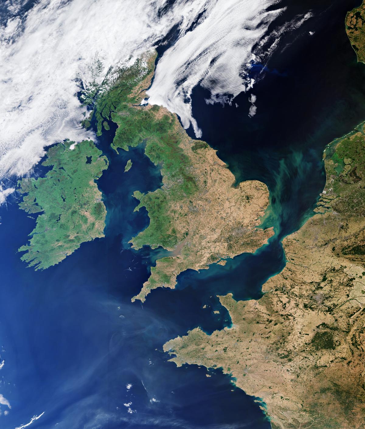 Impacts of UK heatwaves can be seen from space
